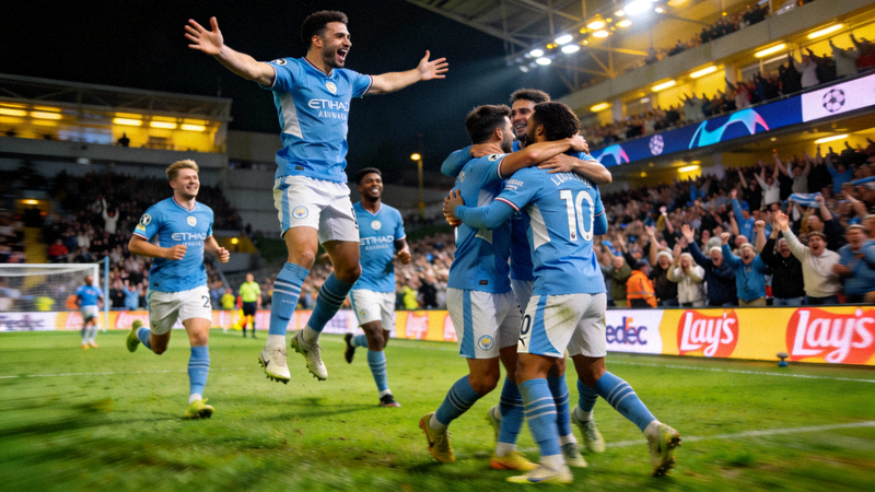 英超联赛曼城队球员庆祝进球的精彩时刻